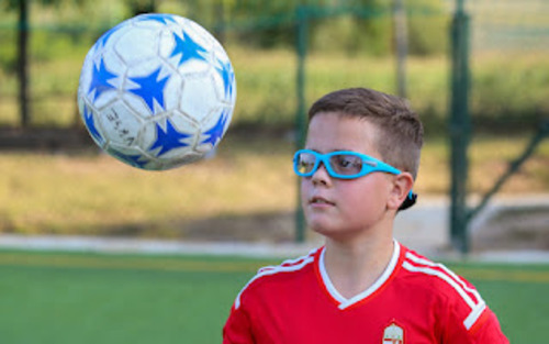 Essential Eye Safety: Choosing the best eyewear for your child during sports